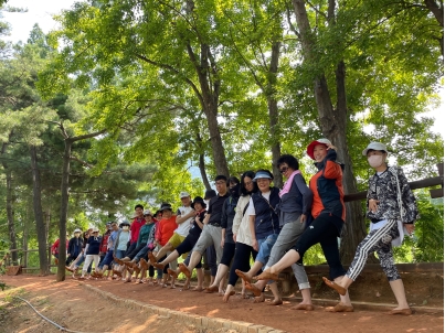 연수구, 황톳길 맨발걷기로 “건강·힐링 모두 챙겨요”